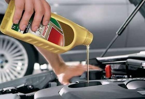 汽車機油一年更換一次可以嗎?機油應該多久換一次,你怎么看?